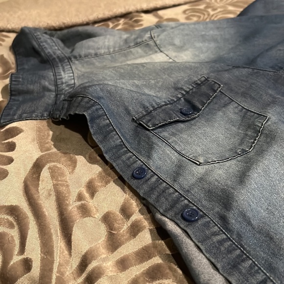 ~Denim Lapel Shacket w/Button Down Closure & Breasted Pockets~ - Picture 6 of 9